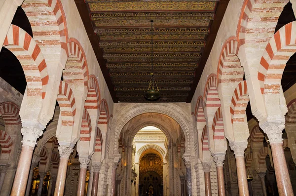 CORDOBA, SPAIN - MAY 3: Famous Cordoba mosque. — Stock Photo, Image