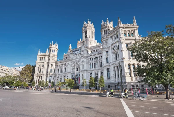 MADRID, ESPANHA - NOVEMBRO 13: Palácio CybeleS (Câmara Municipal) em 13 de novembro de 2016 na Plaza de Cibeles em Madrid, Espanha — Fotografia de Stock