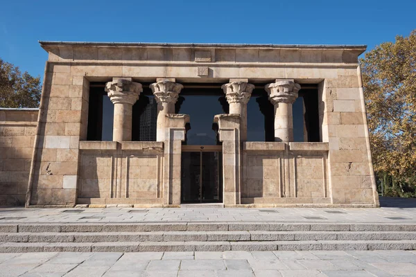 Famoso Landmark Debod, templo egipcio en Madrid, España . —  Fotos de Stock