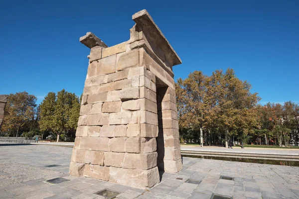 Famoso Landmark Debod, templo egipcio en Madrid, España . —  Fotos de Stock