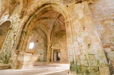 Terk edilmiş eski bir manastır kalıntıları