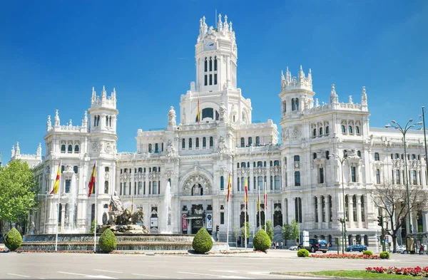 Plaza de Cibeles ve Palacio de Comunicaciones, Madrid, İspanya ünlü dönüm noktası.