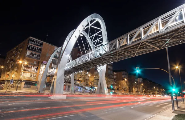 Vista panorâmica de uma cena noturna urbana, Vitória, Espanha . — Fotografia de Stock