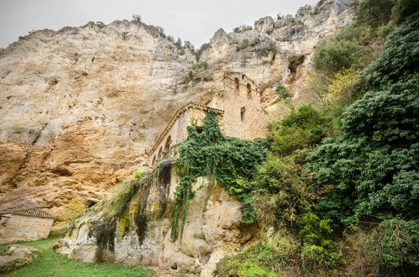 Vista panorámica de una antigua ermita situada en Tobera, Burgos, España . —  Fotos de Stock