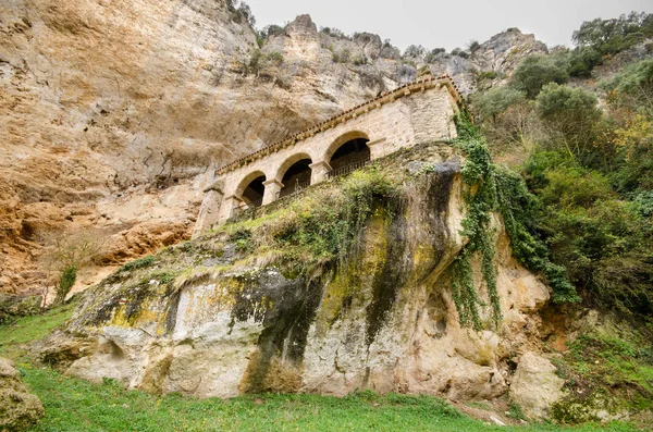 Vista panorámica de una antigua ermita situada en Tobera, Burgos, España . —  Fotos de Stock