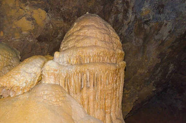 Formationen in einer Höhle — Stockfoto