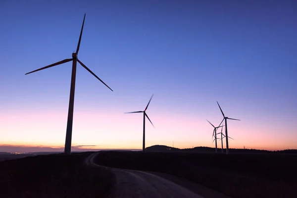 Wind farm silhouette at dusk — Stock Photo, Image