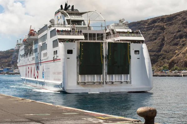 La Palma, İspanya - Eylül 11,2016: Armas feribot rıhtım La Palma Harbor'da Eylül ' 11,2016 içinde La Palma, Canary Islands, Spain.