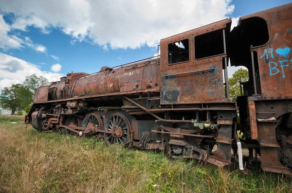 Locomotiva a vapore arrugginito abbandonata — Foto Stock