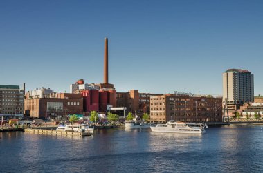 Tampere, Finlandiya - 18 Haziran 2013: Tampere fabrika ve gemi atharbor, üzerinde 18 Haziran 2017 tampere, Finlandiya için güneşli yaz gününde.