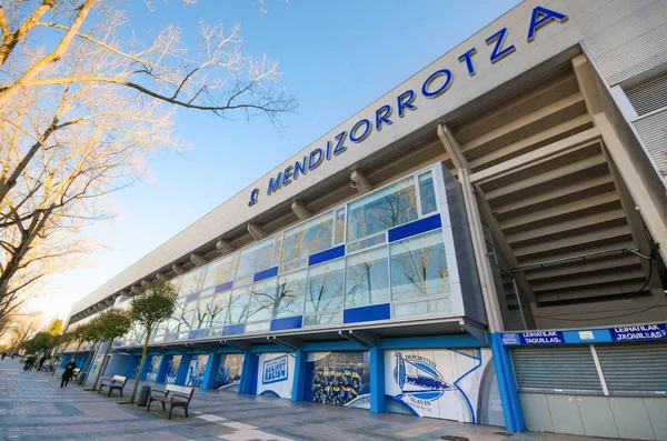 Vitoria, Spanje - 5 maart 2015: Mendizorrotza stadion is het lokale thuisstadion van voetbalclub Osasuna. — Stockfoto
