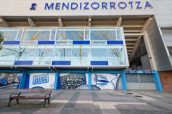 Vitoria, Spanje - 5 maart 2015: Mendizorrotza stadion is het lokale thuisstadion van voetbalclub Osasuna. — Stockfoto