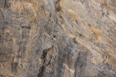 İp atlama geniş açı tehlikeli görünümü