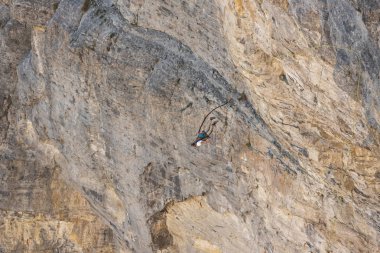 İp atlama geniş açı tehlikeli görünümü