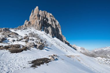 Kış manzara Picos de Europa Dağları, Cantabria, İspanya.