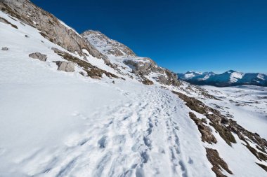 Kış manzara Picos de Europa Dağları, Cantabria, İspanya.