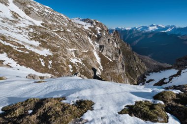 Kış manzara Picos de Europa Dağları, Cantabria, İspanya.