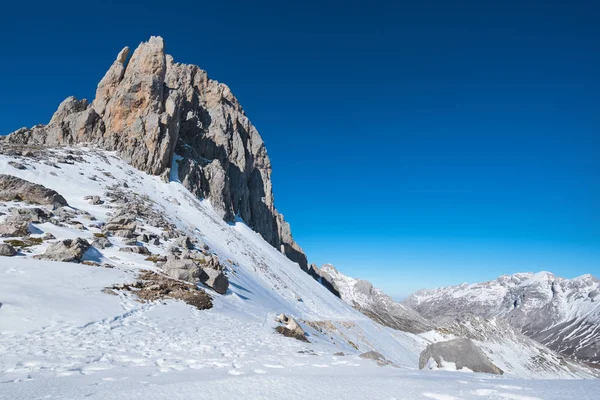 Χειμωνιάτικο τοπίο στα βουνά του Picos de Europa, Κανταβρία, Ισπανία. — Φωτογραφία Αρχείου