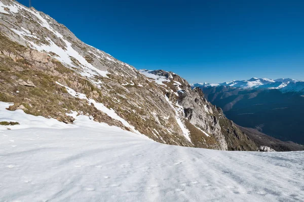 Winterlandschap in Picos de Europa bergen, Cantabrië, Spanje. — Stockfoto