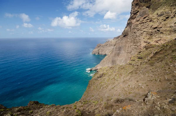 テネリフェ島の風景です。テネリフェ島、カナリア諸島、スペインの北で手野崖. — ストック写真
