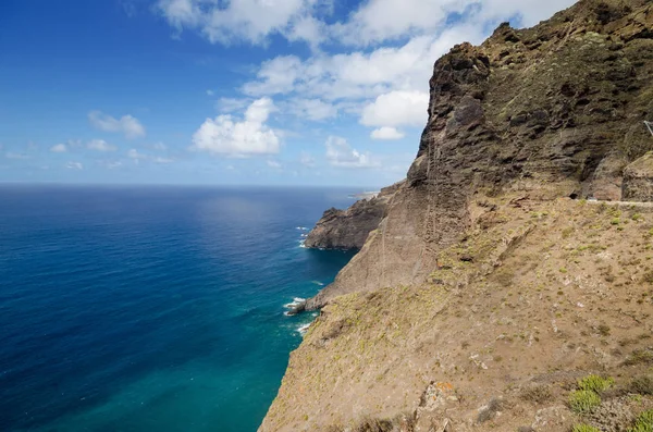 Paisagem Tenerife. Falésias de Teno no norte da ilha de Tenerife, ilhas Canárias, Espanha . — Fotografia de Stock