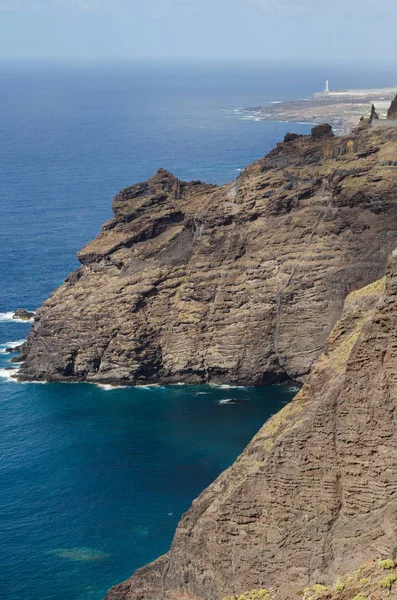 Paisagem Tenerife. Falésias de Teno no norte da ilha de Tenerife, ilhas Canárias, Espanha . — Fotografia de Stock