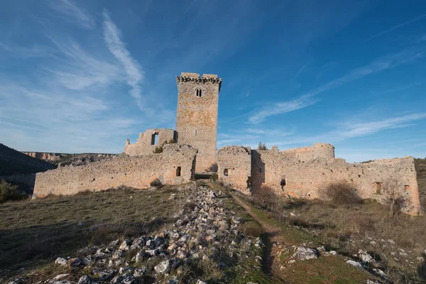 Starodávné ruiny hradu Ucero v Soria, Castilla y Leon, Španělsko. — Stock fotografie