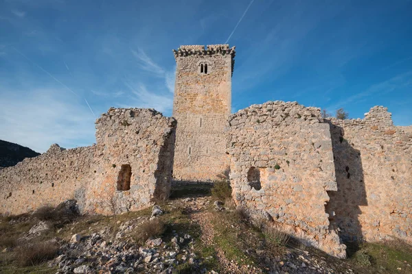 Starodávné ruiny hradu Ucero v Soria, Castilla y Leon, Španělsko. — Stock fotografie