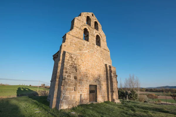 Antigua ermita de estilo romántico en la provincia de Burgos, Castilla y León, España . — Foto de Stock