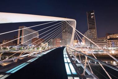 Bilbao cityscape ve gece, Bilbao yaya zubizuri Köprüsü