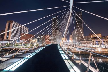 Bilbao cityscape ve gece, Bilbao yaya zubizuri Köprüsü