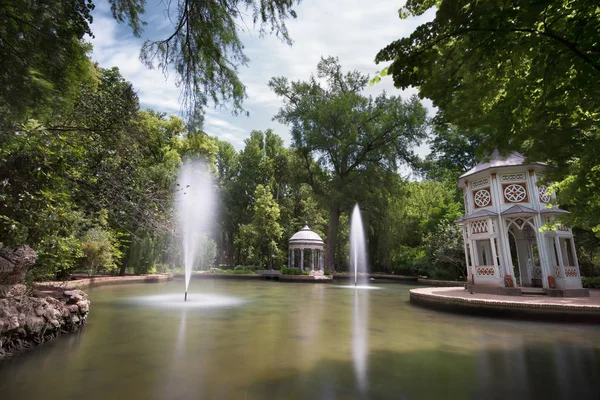 Chinesque rybník v zahradě Prince park, Aranjuez, Madrid, Španělsko — Stock fotografie