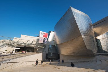 Bilbao, İspanya - 4 Ocak 2017: Giriş Guggenheim Müzesi 4 Ocak 2017 de Bilbao, Bask Ülkesi, İspanya.