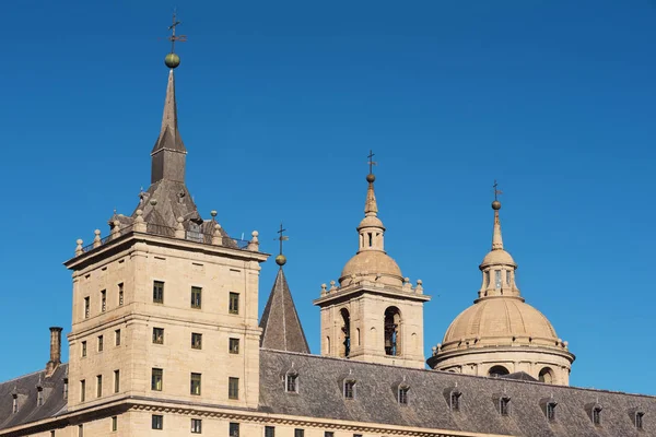 Detal fasada słynnego klasztoru El Escorial, Madryt, Hiszpania. — Zdjęcie stockowe