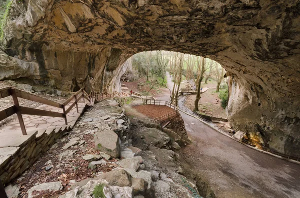 Berühmte zugarramurdi hexen höhle in navarre, spanien. — Stockfoto