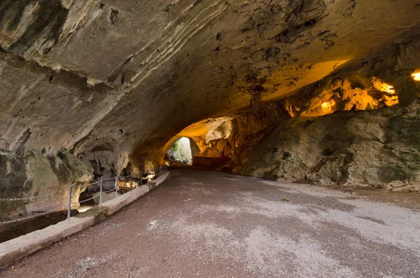 Híres Zugarramurdi boszorkányok barlangban, Navarra, Spanyolország. — Stock Fotó