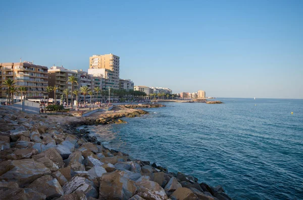 Festői Kilátást Torrevieja Városképet Gazdagító Épületnek Szánták Tengerpart Alicante Spanyolország — Stock Fotó