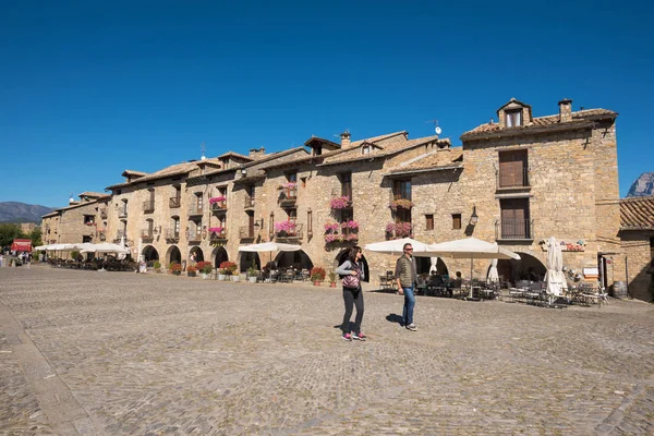 Ainsa España Octubre 2017 Visita Turística Plaza Principal Ainsa Pueblo —  Fotos de Stock