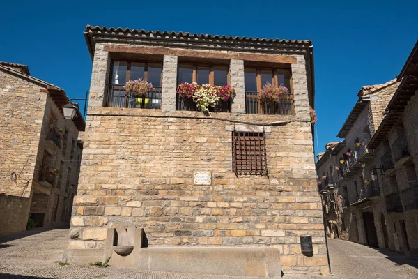 Ainsa 피레네 스페인의 마을에 하우스 — 스톡 사진
