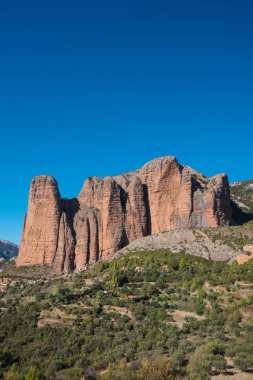 Dağ manzara Mallos de Riglos Huesca ili, Aragon, İspanya.