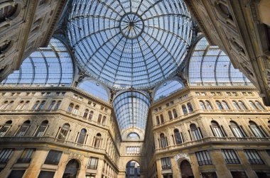 Napoli, İtalya - 19 Ağustos 2013: Galeri Galleria Umberto, Napoli, İtalya alışveriş. Napoli tarihi şehir merkezi Avrupa'nın en büyüğüdür ve bir dünya mirası olarak Unesco tarafından listelenen.