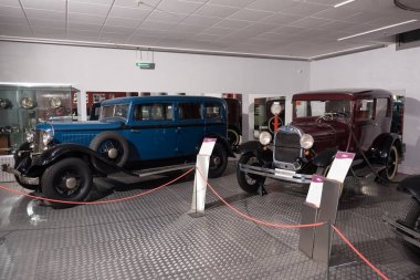 Salamanca, İspanya - 29 Aralık 2017: Klasik eski model araba automotion, Salamanca, İspanya histrory Müzesi'nde. Onun ilk açılan müze didicated automotion tarihçesi için İspanya'da.