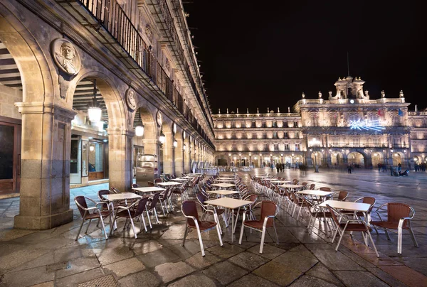 Salamanca híres landmark Plaza mayor, fő tér, S éjjel — Stock Fotó