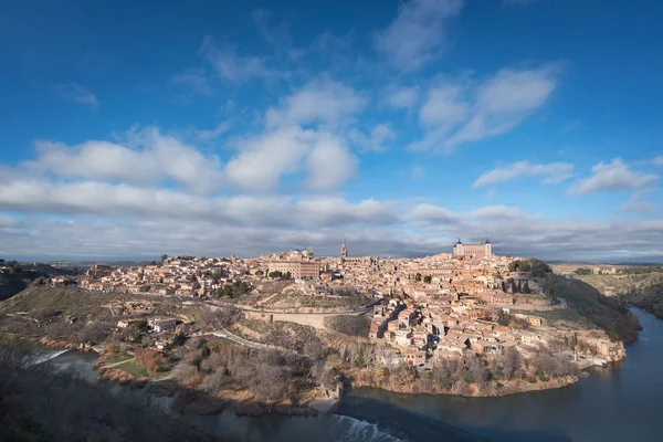 Vista panorámica del horizonte medieval de Toledo, España. —  Fotos de Stock