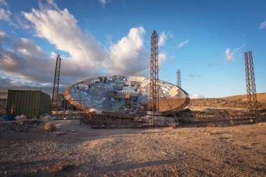 Yıkık setellite çanak anten Güney Tenerife, Kanarya Adaları,