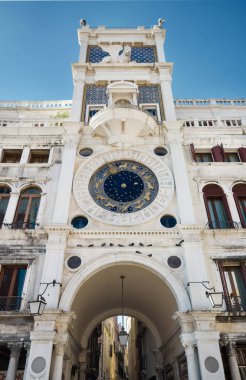Saat Kulesi içinde St Mark's meydanından, Venedik, İtalya.