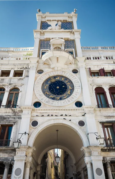 Clock tower in St Mark’s square, Venice, Italy. — Stock Photo, Image