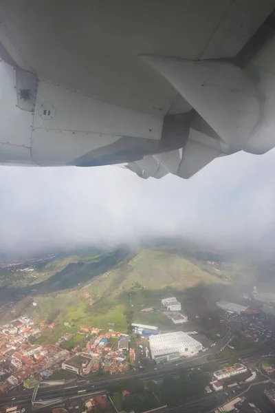 Vista desde la ventana del avión Tenerife, Islas Canarias, España . — Foto de Stock