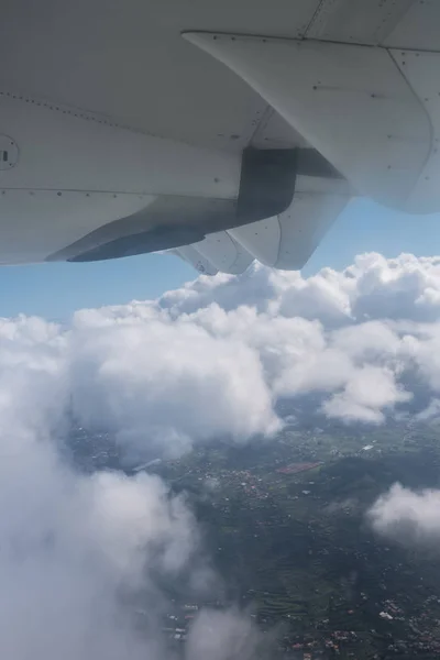 飛行機の窓テネリフェ島、カナリア諸島、スペインからの眺め. — ストック写真
