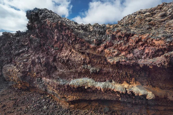 İnanılmaz volkanik manzara. Jeolojik lav ayrıntılı olarak Timanfaya Milli Parkı, Lanzarote, Kanarya Adaları, İspanya. — Stok fotoğraf